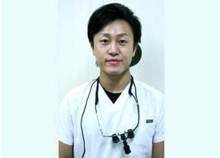 歯科医師 東山 慧悟